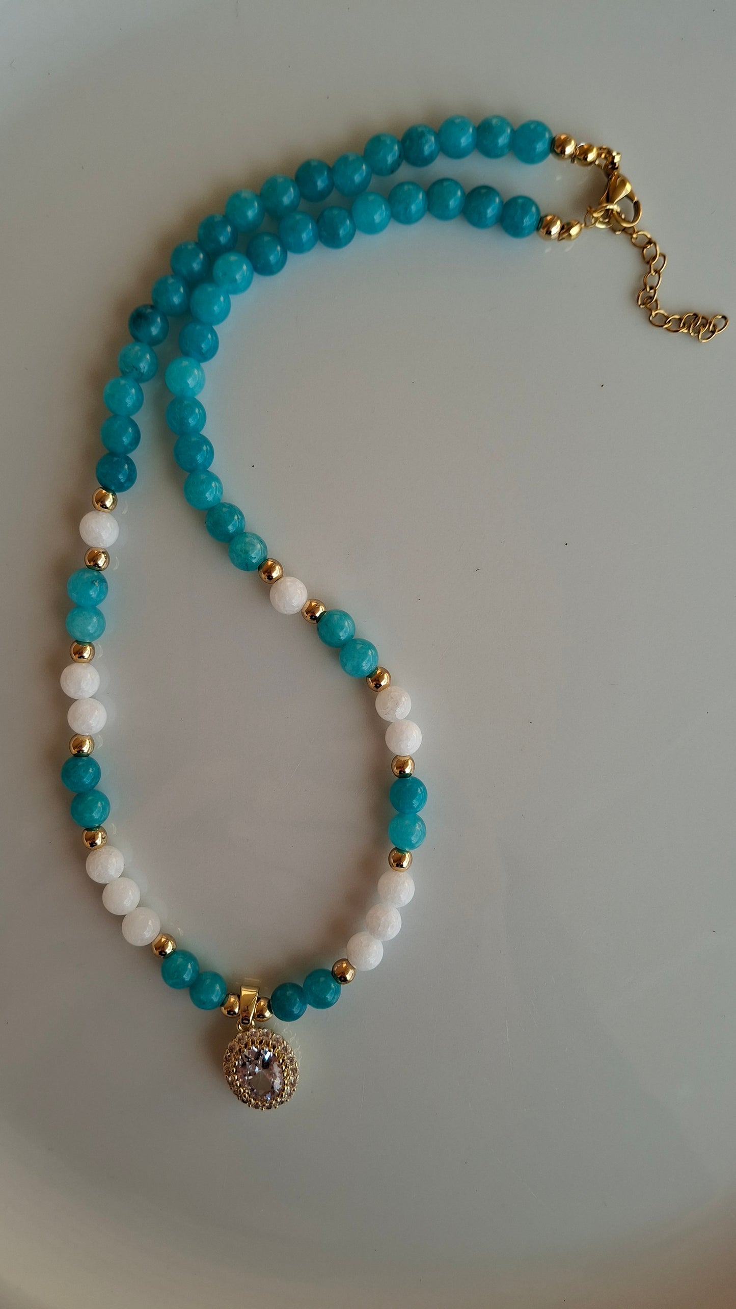 Collana giada e pendente di cristallo