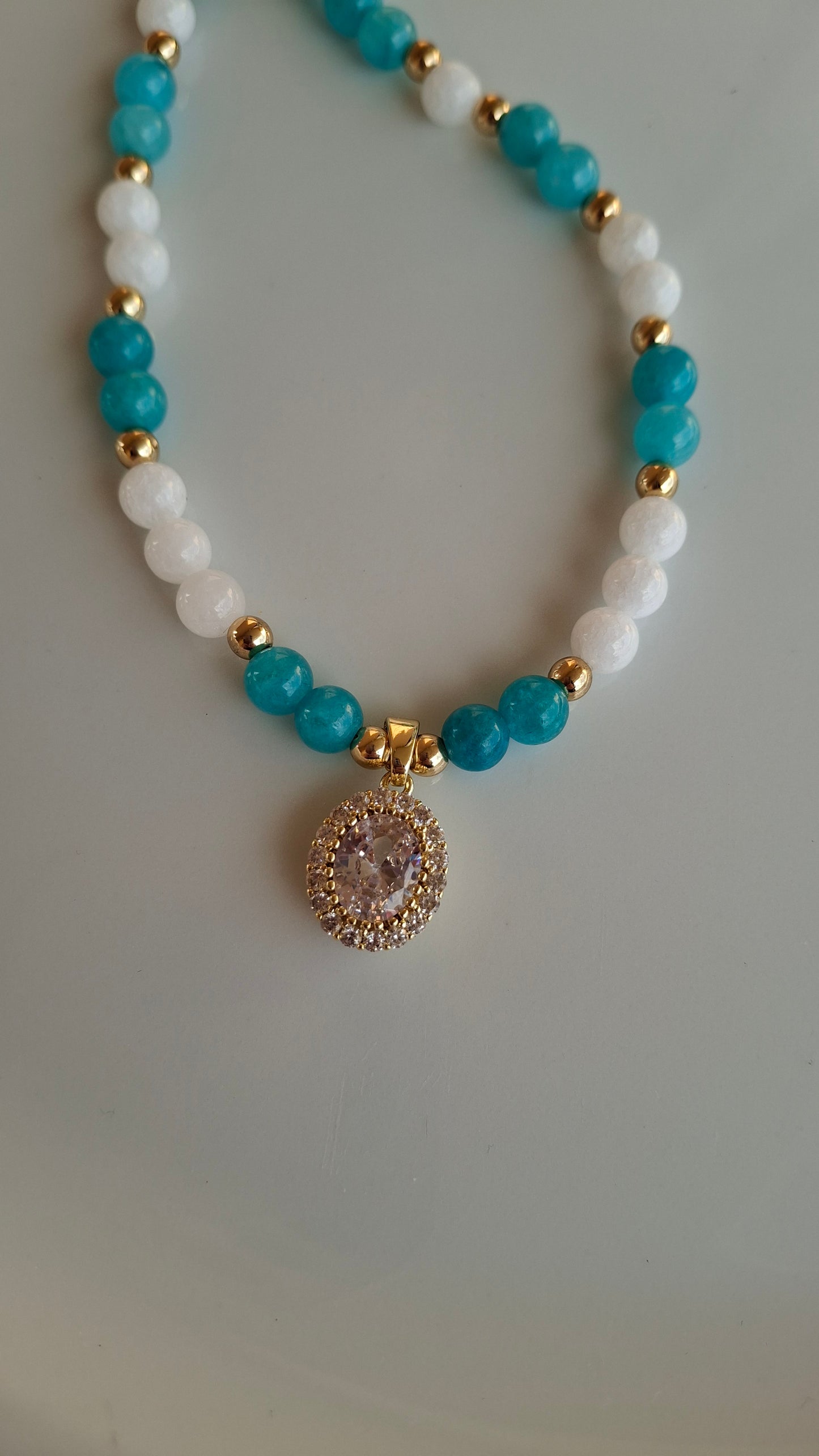 Collana giada e pendente di cristallo