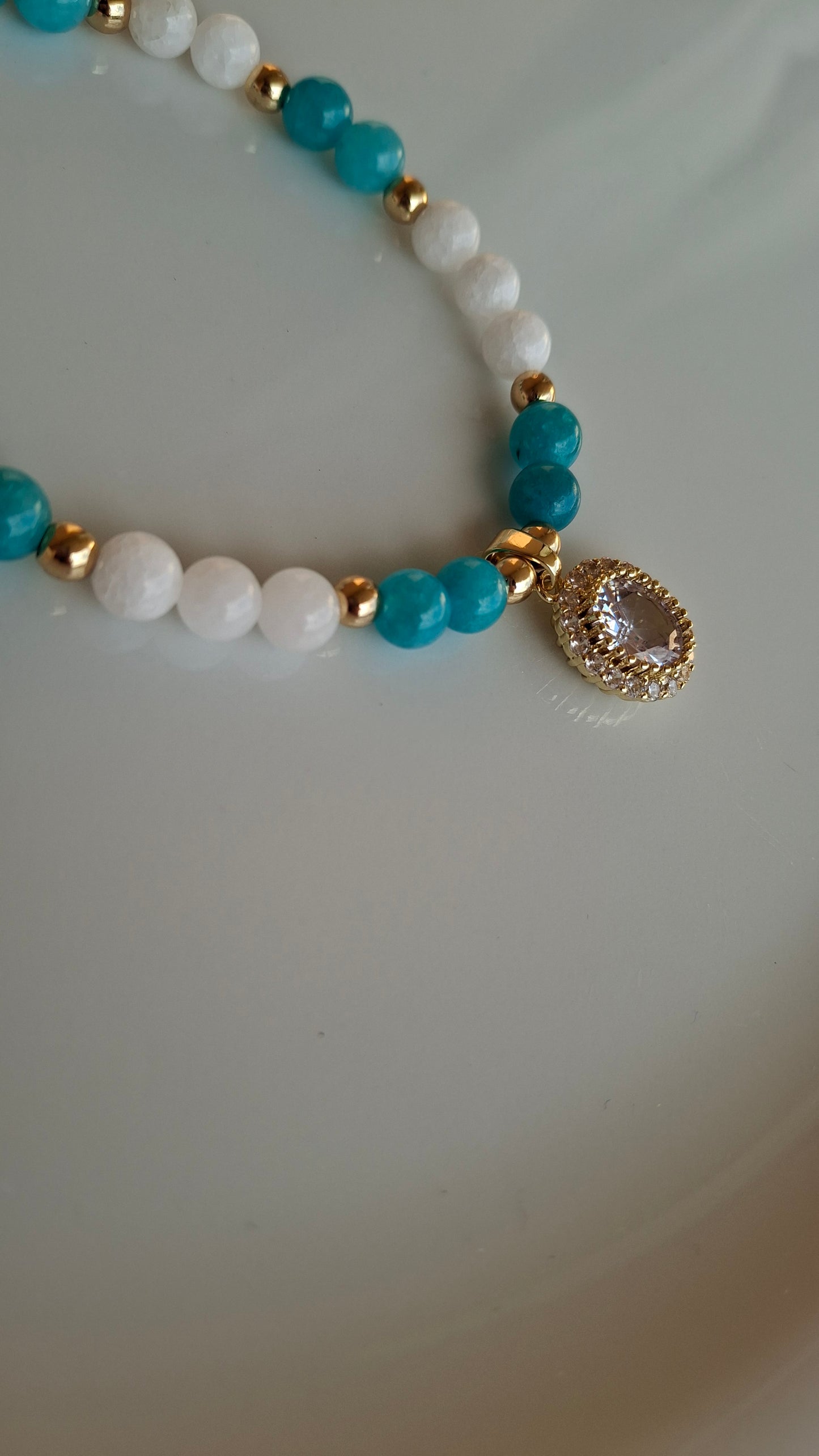 Collana giada e pendente di cristallo