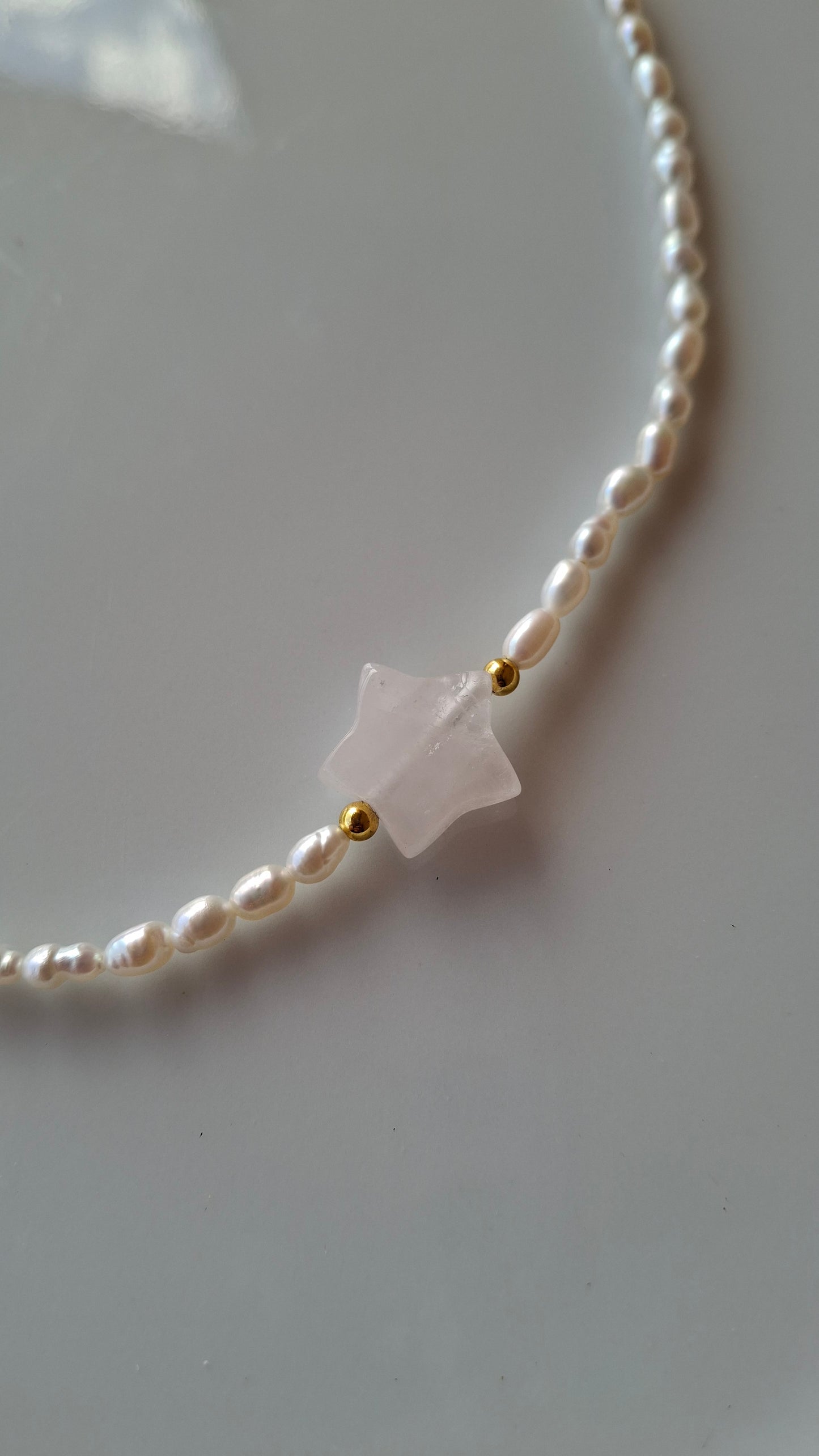 Girocollo perle di fiume e quarzo rosa